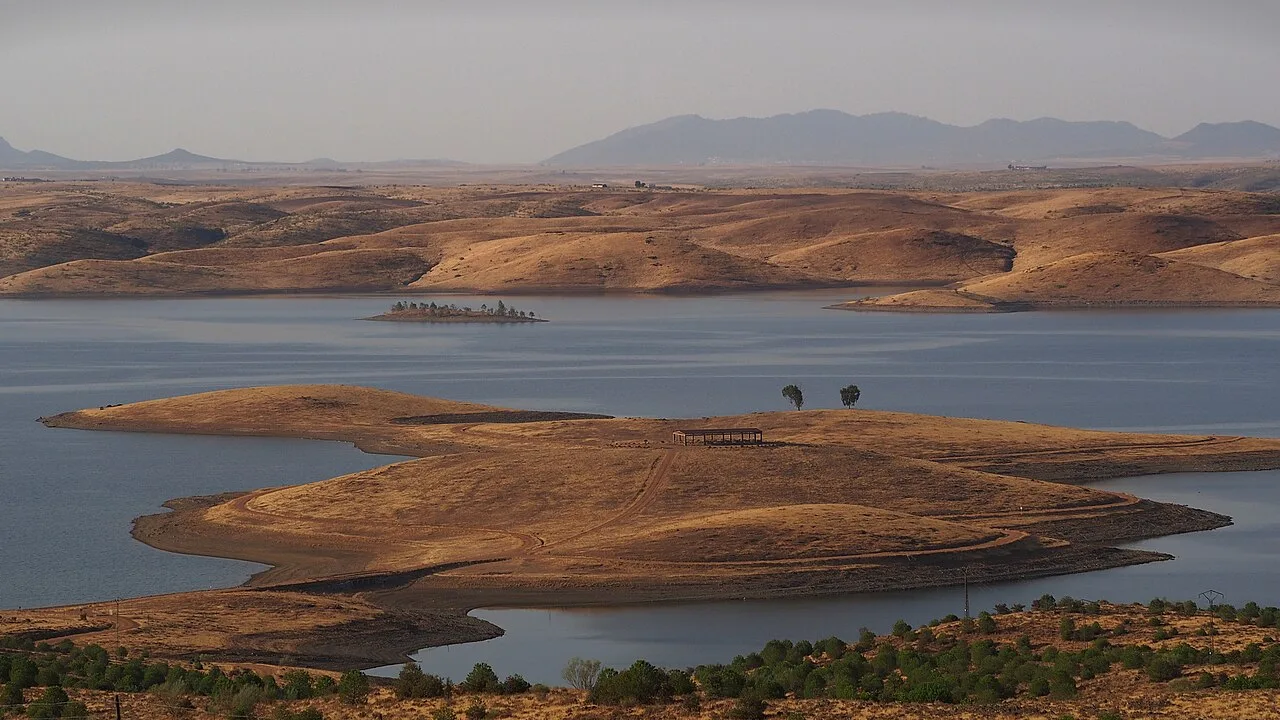 Agua abierta e islas del embalse de La Serena